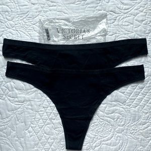 Victoria’s Secret Black Thong Panties (2) SzM NWT